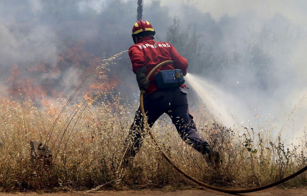 Várias pessoas retiradas preventivamente devido a incêndio ...