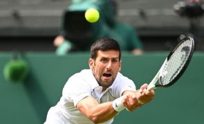Novak Djokovic apura-se para a terceira ronda de Wimbledon