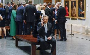 PM italiano Mario Draghi deixa cimeira da NATO para tentar resolver tensões no governo