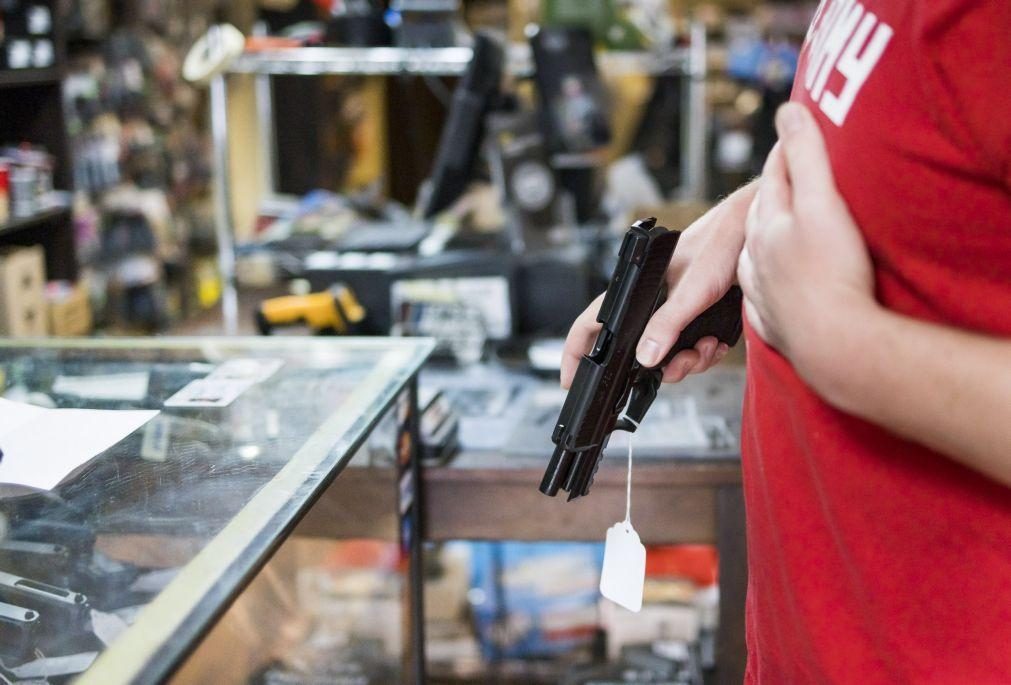 Nova Iorque aprova lei para restringir uso de armas de fogo em espaços públicos