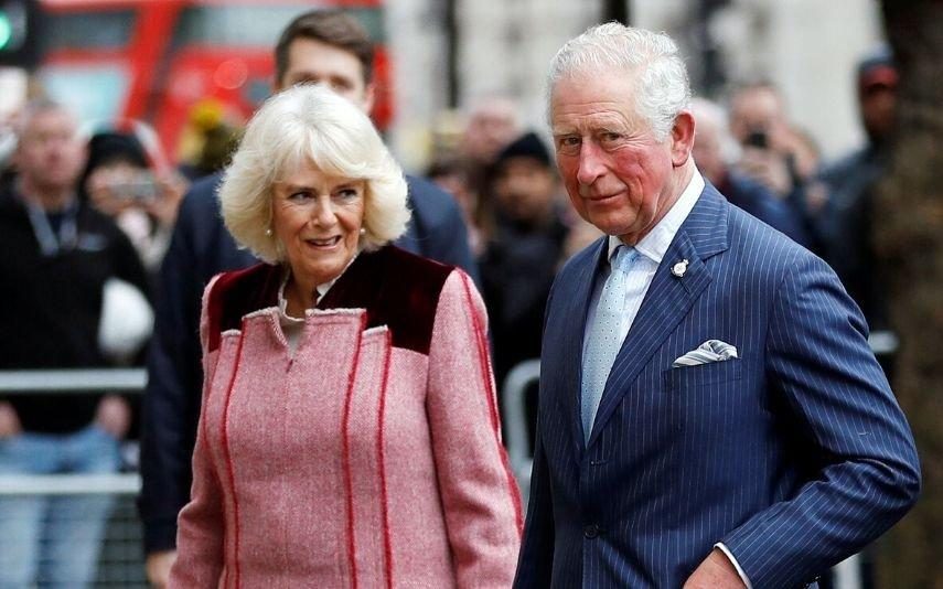 Príncipe Carlos e Camilla - “Encantados” e “emocionados” por conhecerem Lilibet Diana pela primeira vez