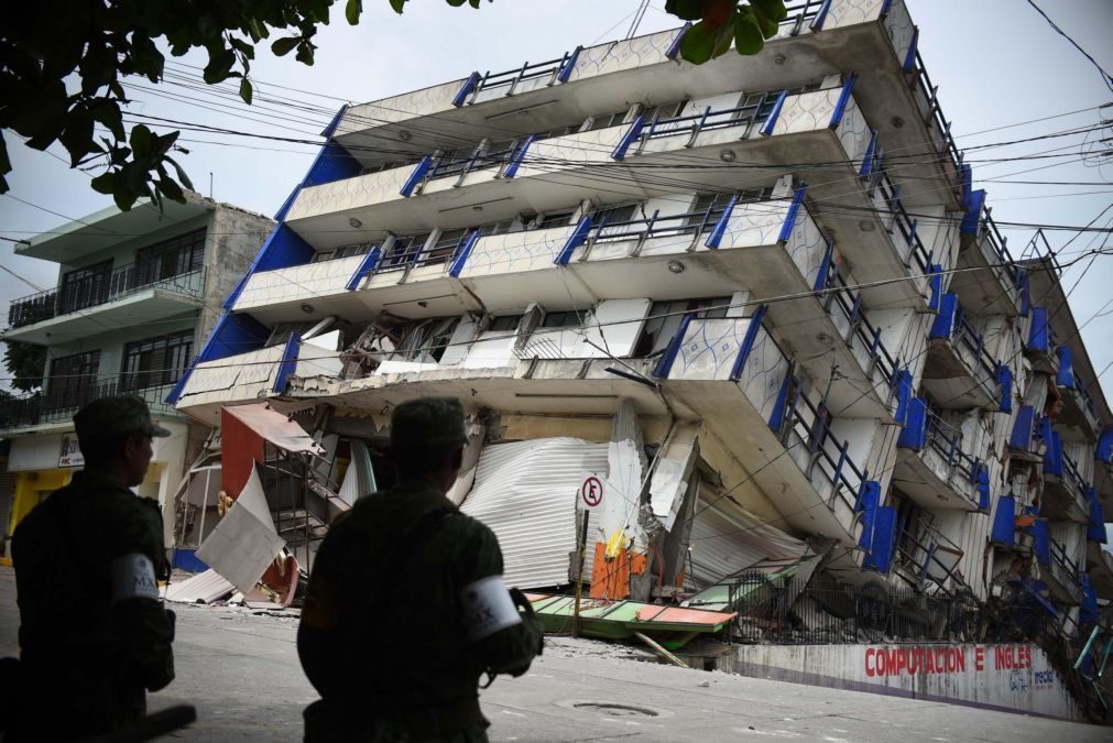 Presidente do México diz que subiu para 98 o número de mortos no sismo