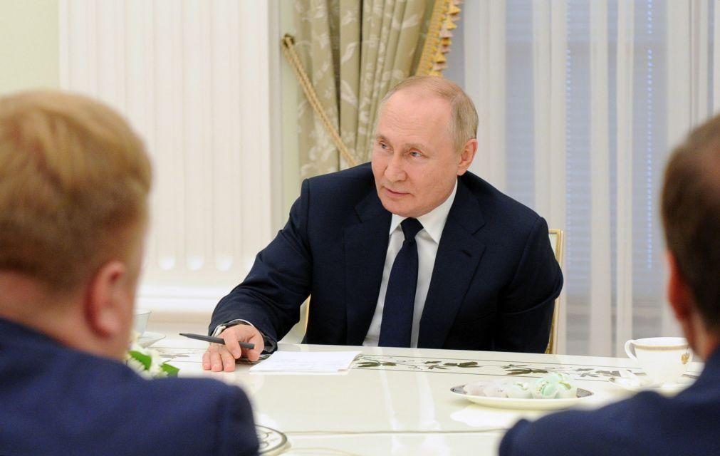 Putin desafia Ocidente a derrotar Rússia no campo de batalha ucraniano