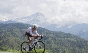 Geoffrey Bouchard é o primeiro ciclista a abandonar o Tour devido à covid-19