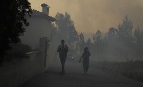 Nove aldeias evacuadas e cerca de 2.500 hectares ardidos desde quinta-feira