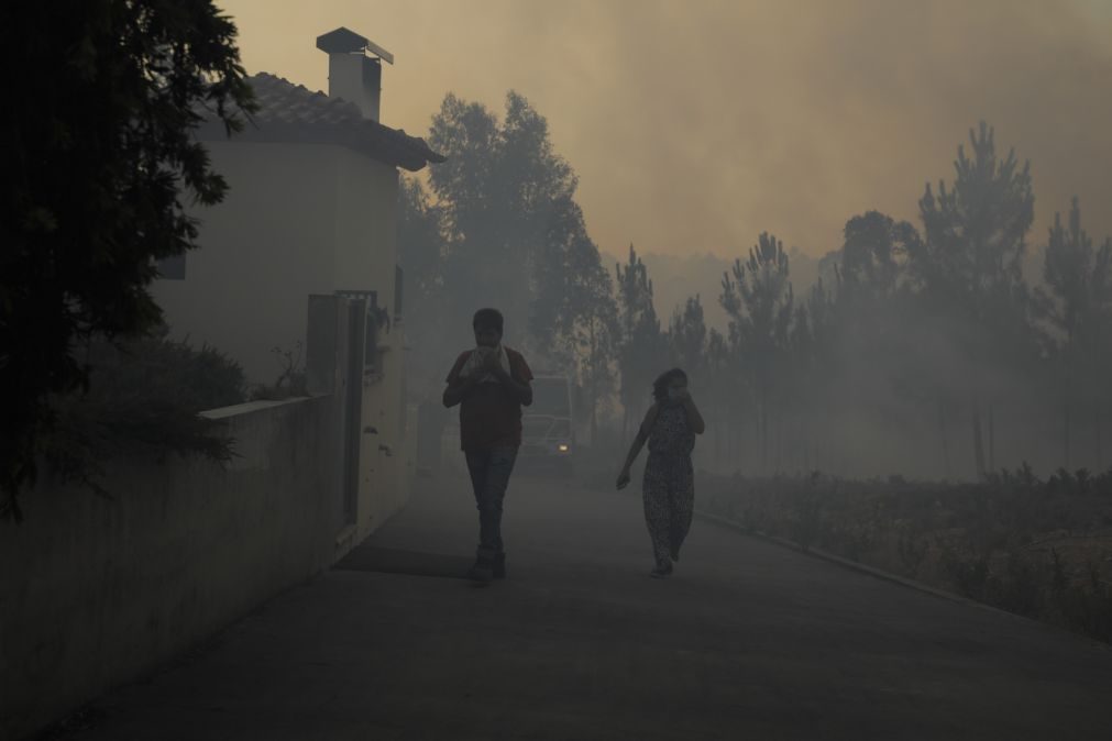 Nove aldeias evacuadas e cerca de 2.500 hectares ardidos desde quinta-feira
