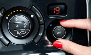 Este truque relacionado com o ar condicionado permite poupar muito dinheiro enquanto conduz