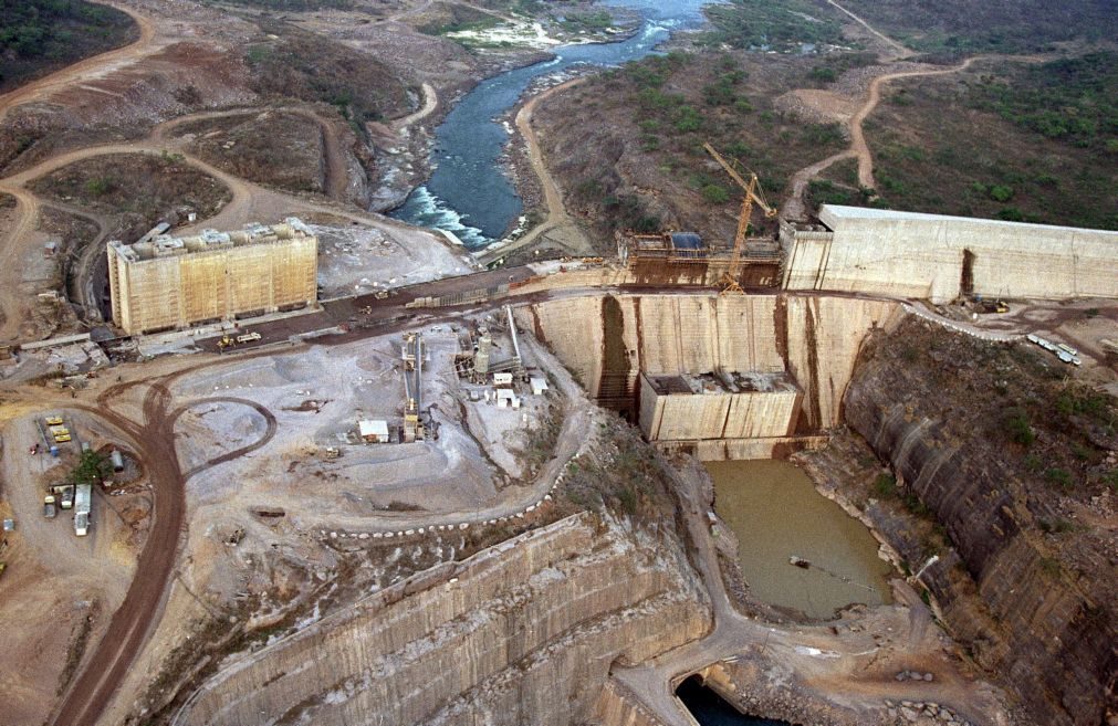 Luanda afetada por cortes gerais de eletricidade por falta de sincronização entre barragens