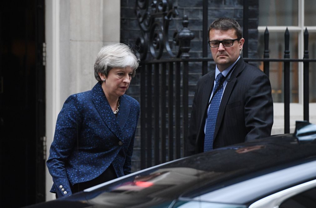 Primeira-ministra britânica oferece 20 mil milhões de euros para sair da UE