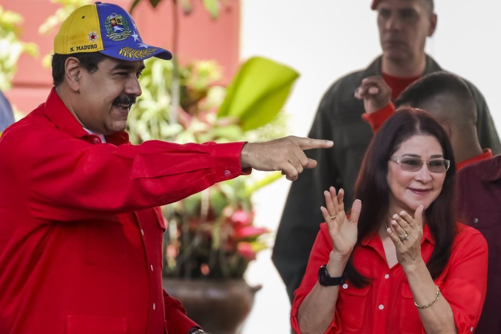 Maduro acusa presidente do parlamento de receber