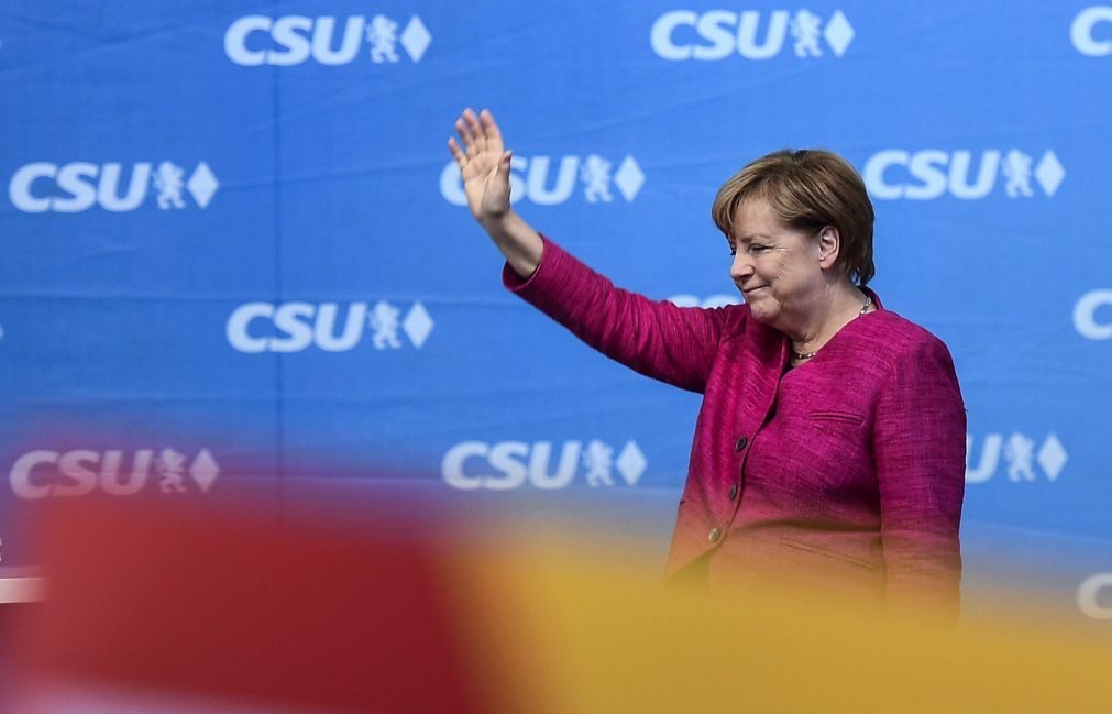 Eleições legislativas deste domingo na Alemanha devem dar quarto mandato a Angela Merkel