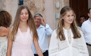 Princesa Leonor e Infanta Sofía encantam com vestidos de verão combinados em Maiorca