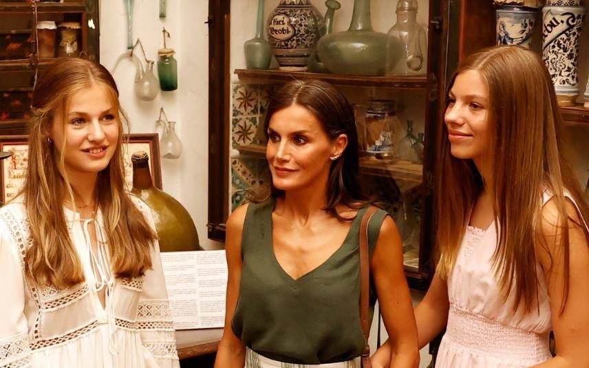 Letizia - Rainha e filhas encantam com minivestidos de verão lowcost