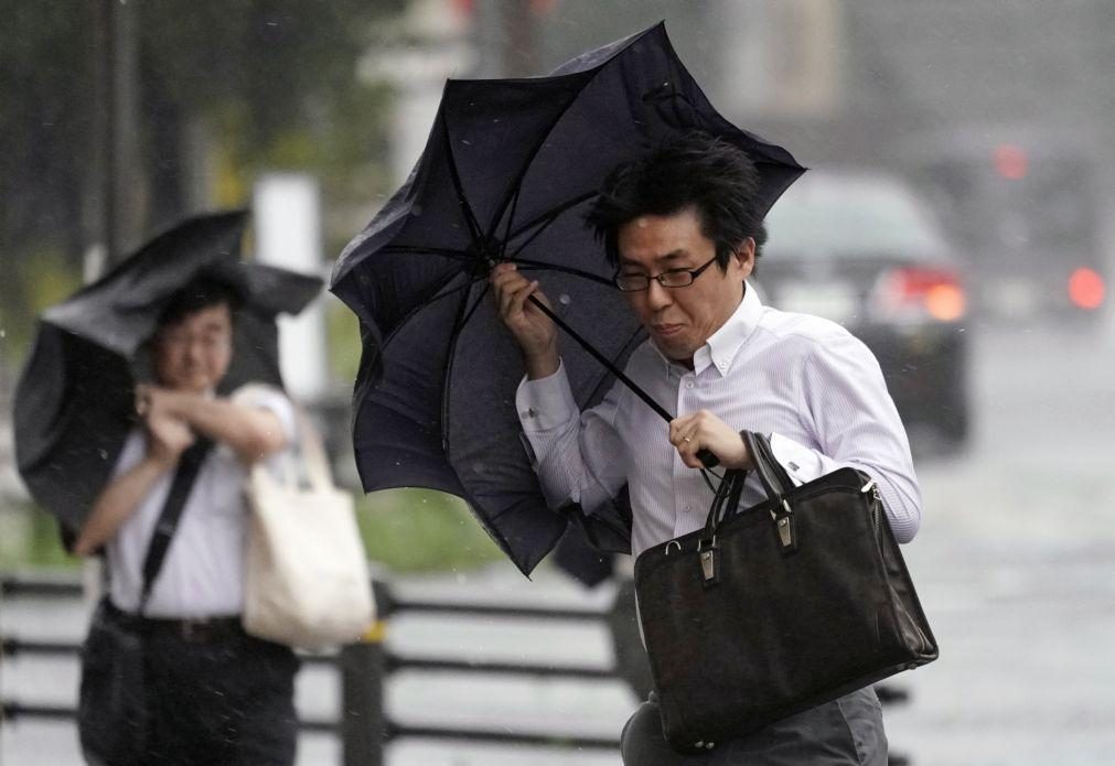 Tempestade tropical Meari atinge Japão com fortes chuvas e vento