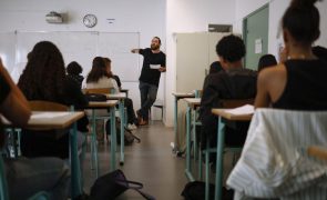 Falta de professores em França perturba regresso às aulas de 12 milhões de alunos