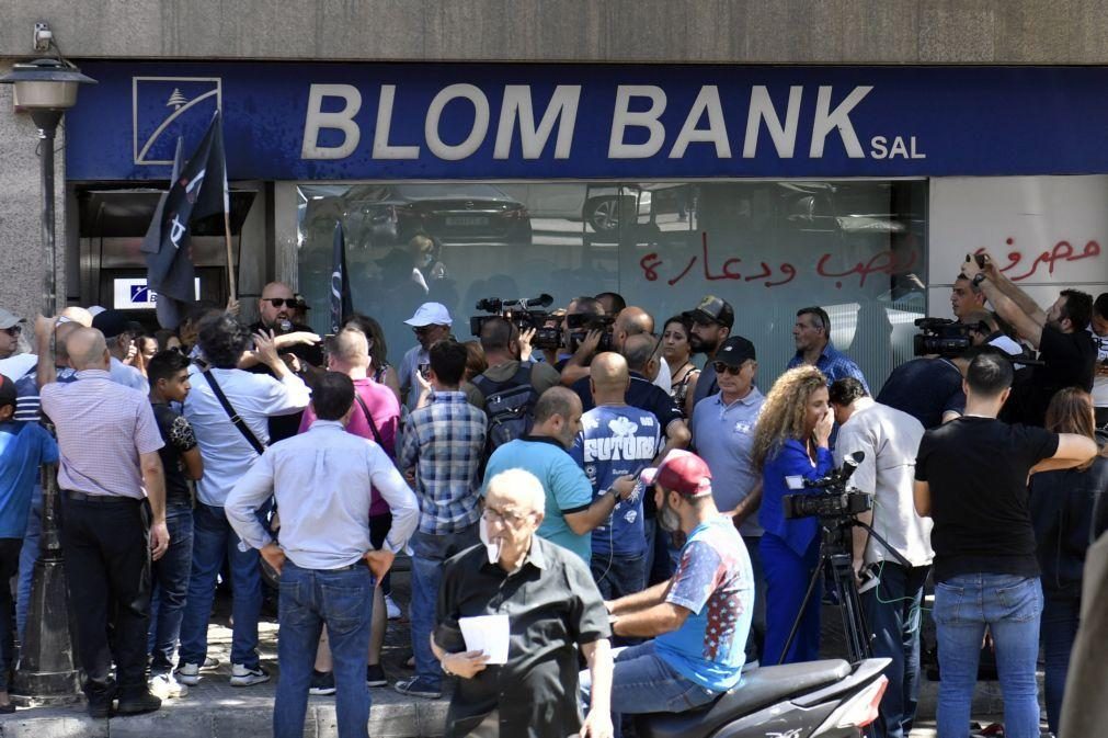 Líbano fecha bancos por três dias após repetidos assaltos por depositantes