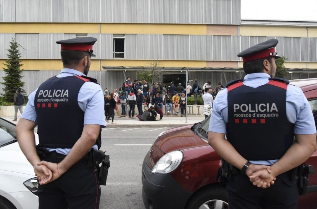 Catalunha: Associações da polícia espanhola vão agir judicialmente contra Mossos d'Esquadra