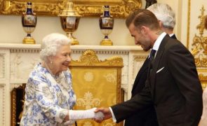 David Beckham em lágrimas na homenagem à rainha Isabel II. Ex-futebolista esperou 12 horas na fila