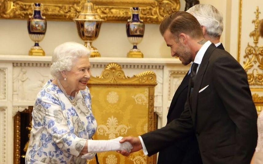 David Beckham em lágrimas na homenagem à rainha Isabel II. Ex-futebolista esperou 12 horas na fila