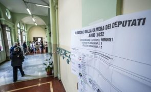 Mesas de voto para as legislativas em Itália encerraram