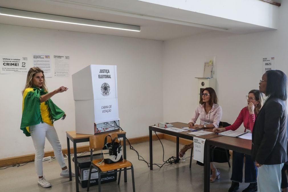 Brasil/Eleições: Uma urna impugnada em Lisboa por voto duplo de cidadão e duas outras substituídas