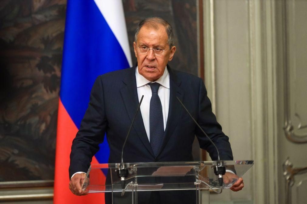 Lavrov acusa Ocidente de imitar Hitler ao fornecer armas a Kiev