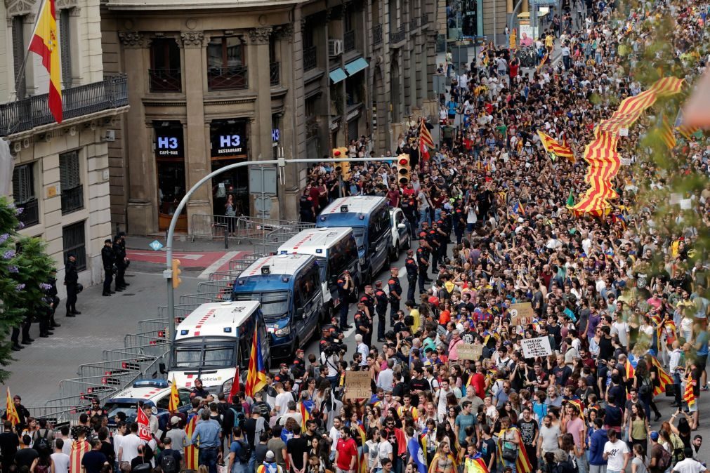 300 mil pessoas nas ruas de Barcelona contra 