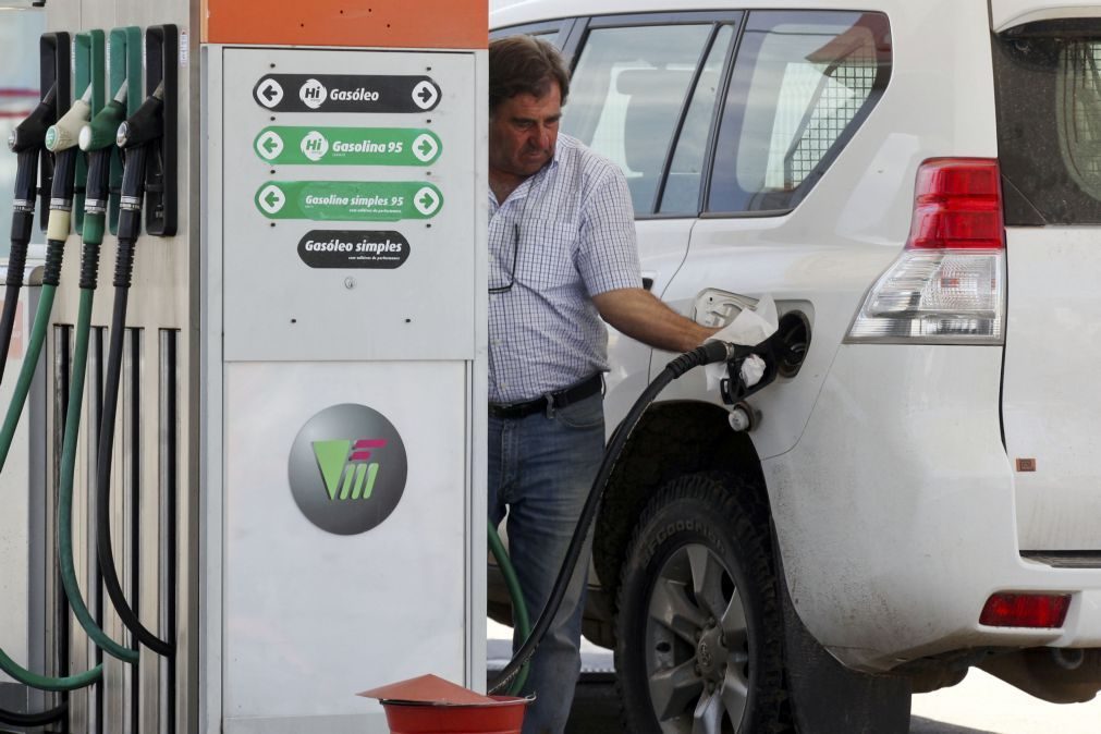 Gasolina vendida 0,4 cêntimos e gasóleo 1,2 cêntimos abaixo da referência