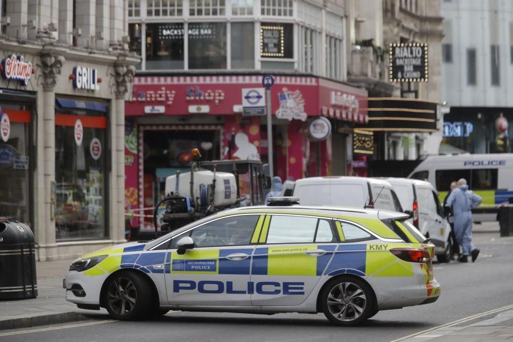 Roubo na origem de esfaqueamento no centro financeiro de Londres