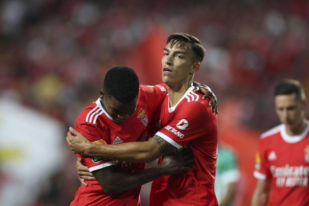 Benfica vence Rio Ave e segue isolado no topo da I Liga