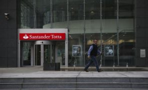 Santander paga 750 euros este mês a trabalhadores que ganham até 30 mil euros