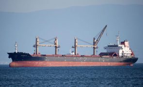Moscovo confirma suspensão da circulação de navios no mar Negro