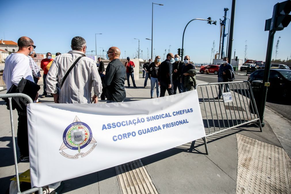 Greve das chefias da guarda prisional ameaça deixar hoje cadeias 