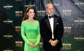 Kate Middleton brilha com vestido alugado de 90 euros e gargantilha da princesa Diana