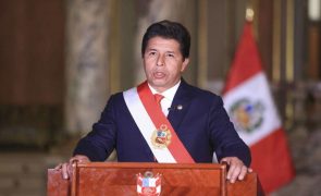 Presidente do Peru dissolve parlamento e cria 