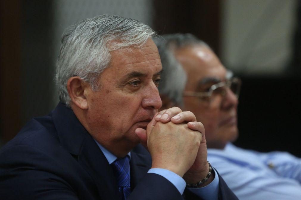 Justiça da Guatemala condena antigo presidente a 16 anos de prisão por corrupção