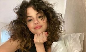 Selena Gomez - Relembra maior desastre de beleza que viveu