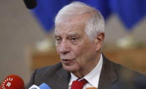 União Europeia elogia líderes sérvios e kosovares por levantamento de bloqueios