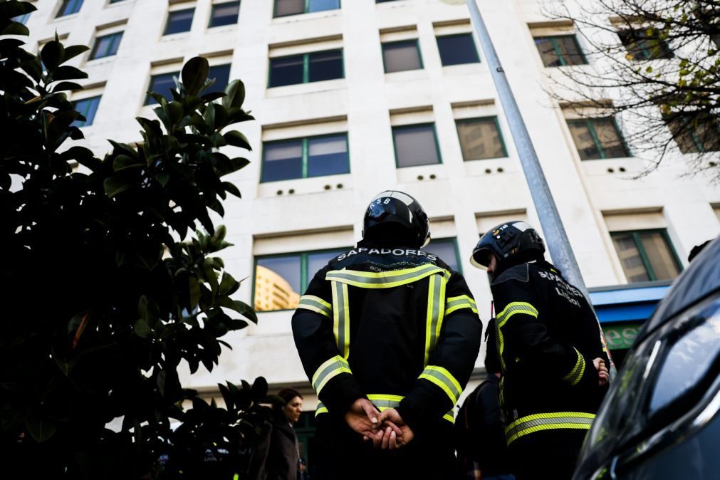 Três feridos muito graves no incêndio em prédio em Lisboa