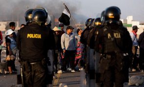 Presidente do Peru perde perdão por mortes em protestos mas recusa demitir-se