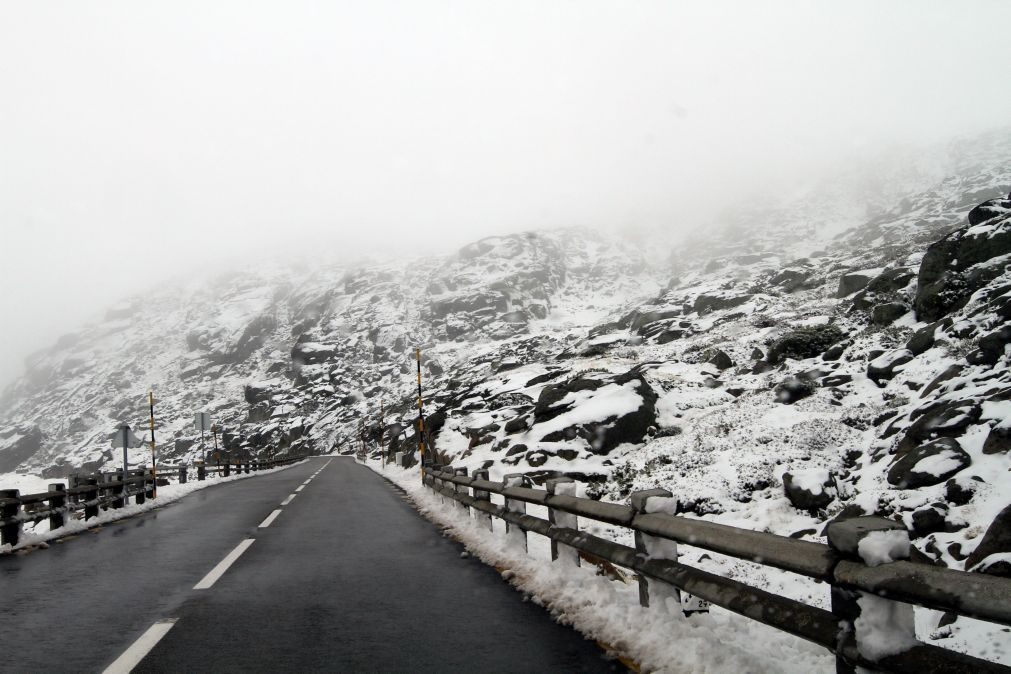 Estradas do maciço central da serra da Estrela reabriram ao trânsito