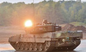 Alemanha deixará Polónia entregar blindados Leopard a Kiev