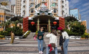 Covid-19: Recorde de turistas em Macau longe dos tempos pré-pandemia mas já satisfaz comércio