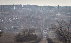 Ucrânia: Batalha pelo controlo da cidade de Bakhmut intensifica-se