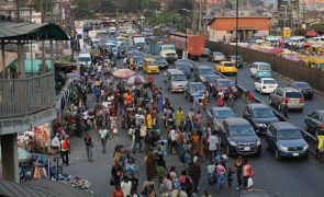 Escassez de novas notas de moeda local desencadeia confrontos na Nigéria