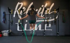 Saltar à corda melhora a resistência física e ainda ajuda a emagrecer