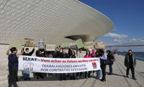Assistentes de sala do MAAT protestam por contratos de trabalho efetivo