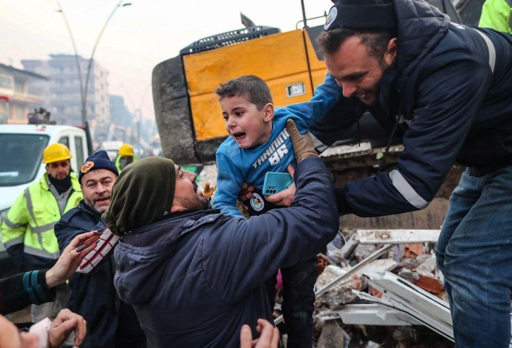 Mais de sete milhões de crianças afetadas por sismo na Turquia e Síria