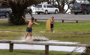 Ciclone deixa três mortos e mais de 10.500 desalojados na Nova Zelândia