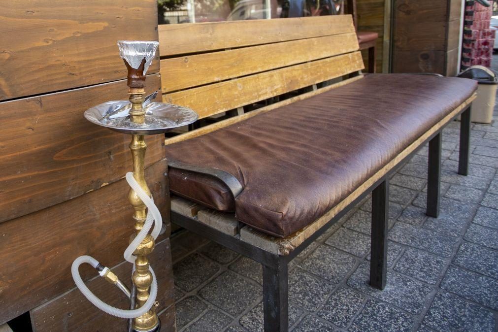 Seis meses após aviso, autoridades do Mali reprimem uso de cachimbos de água